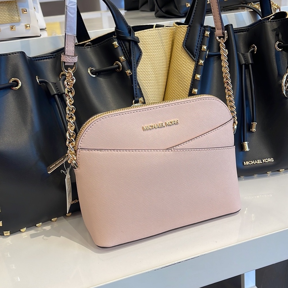 MICHAEL KORS
Jet Set Travel Medium Dome Crossbody Bag
Powder Blush 
NWT - Picture 13 of 16